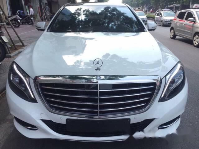 Chính chủ bán Mercedes S500L đời 2016, màu trắng, xe nhập