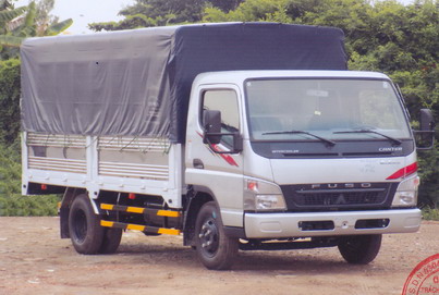 Bán Fuso Canter 6.5, tải trọng 3300kg, thùng mui bạc, có khuyến mãi thùng