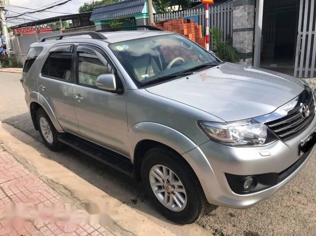 Bán Toyota Fortuner đời 2013, màu bạc, giá 750tr