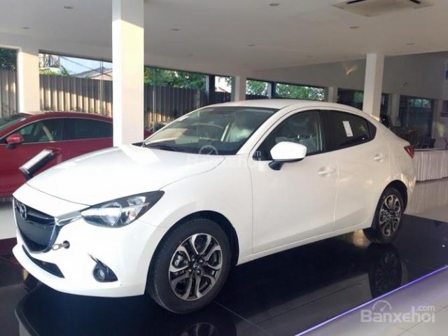 Bán ô tô Mazda 2 1.5L AT Sedan 2017, màu trắng, 555 triệu