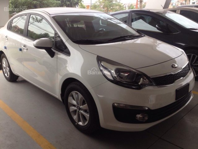 Cần bán Kia Rio đời 2016, màu trắng, xe nhập, 160tr lấy xe ngay, thủ tục nhanh gọn