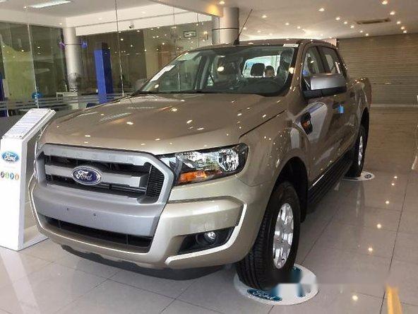 Cần bán xe Ford Ranger XLS AT đời 2017, màu vàng