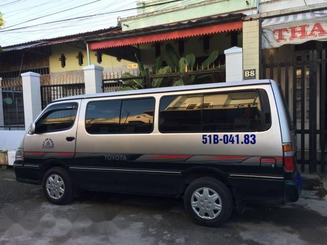 Bán xe cũ Toyota Hiace sản xuất 2001 giá cạnh tranh