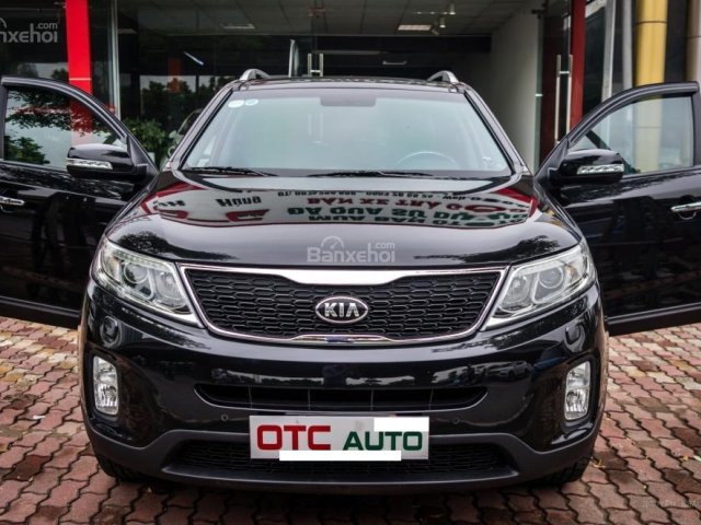 Cần bán Kia Sorento 2.4GATH đời 2014, màu đen