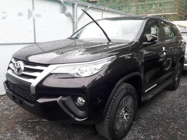 Bán Toyota Fortuner 2.4 đời 2017, màu đen, giá 981tr