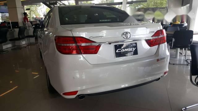 Bán Toyota Camry sản xuất 2017, màu trắng