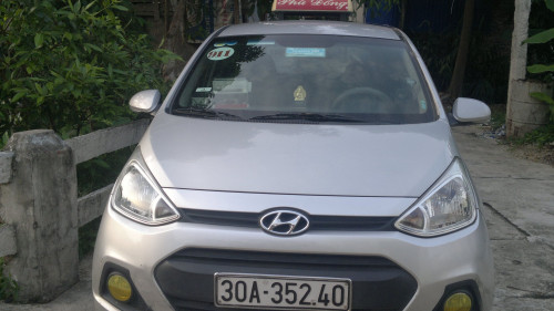 Cần bán Hyundai i10 1.0 MT 2014, màu bạc