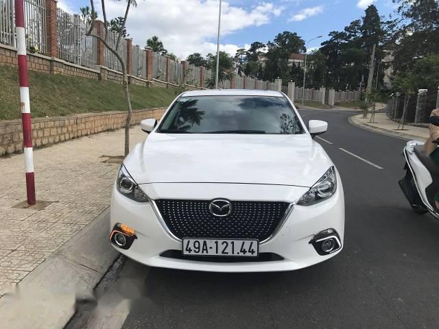 Bán xe chính chủ Mazda 3 1.5AT sản xuất 2015, màu trắng