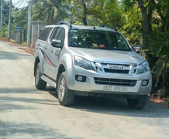 Bán xe cũ Isuzu Dmax sản xuất 2015, màu bạc như mới