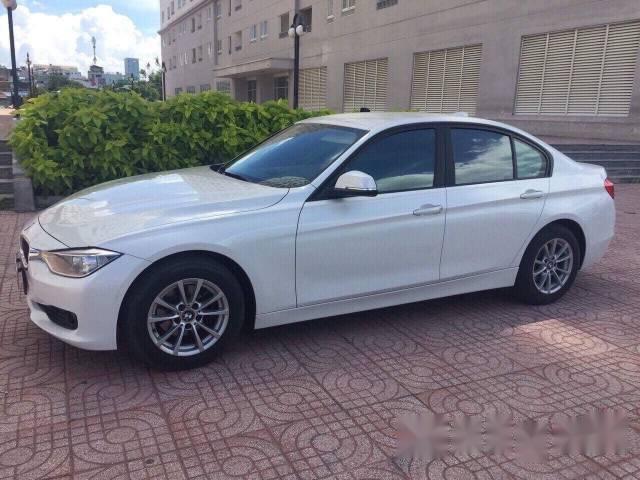 Bán ô tô BMW 3 Series 320i năm 2012, màu trắng