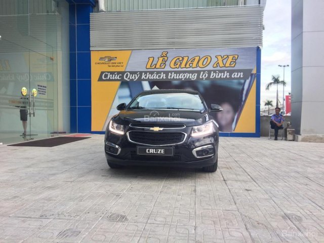 Bán Chevrolet Cruze LTZ 1.8L đời 2017, màu đen 699tr, KM 70tr