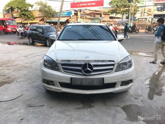 Cần bán Mercedes C200 đời 2008, màu trắng