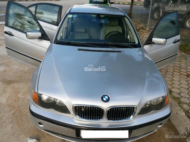 Bán BMW 318 số tự động, năm 2003 màu bạc, 200 triệu