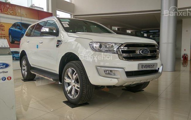 Bán xe Ford Everest Titanium 2.0L AT đời 2018, đủ màu - hỗ trợ trả góp 80% lãi suất 0,6%/ tháng