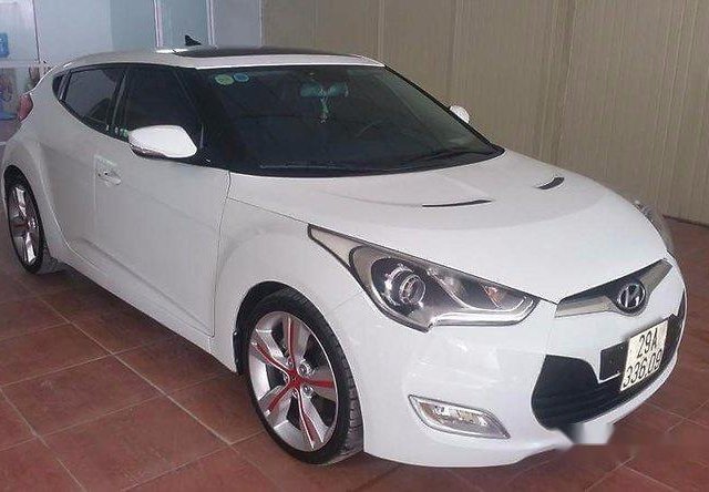 Cần bán gấp Hyundai Veloster sản xuất 2011, màu trắng, nhập khẩu nguyên chiếc chính chủ, giá tốt