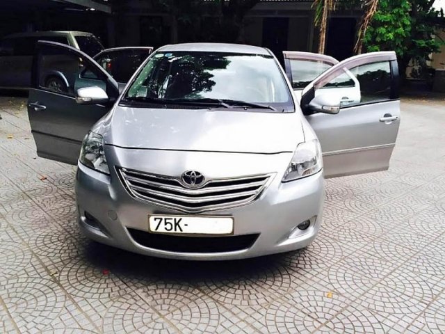 Bán Toyota Vios 1.5E đời 2010, màu bạc, giá 405tr