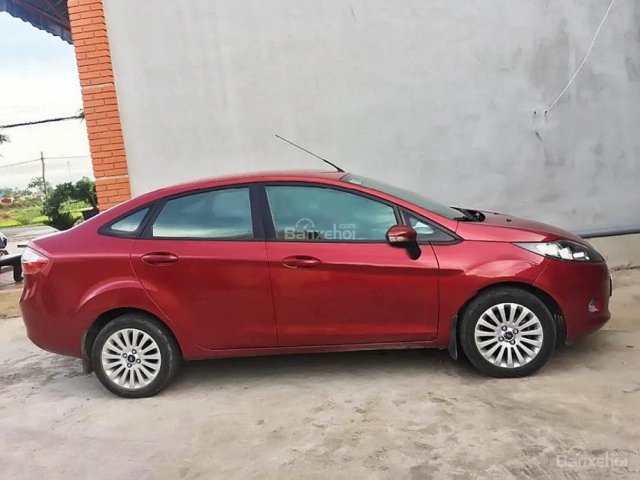 Cần bán gấp Ford Fiesta đời 2011, màu đỏ số tự động