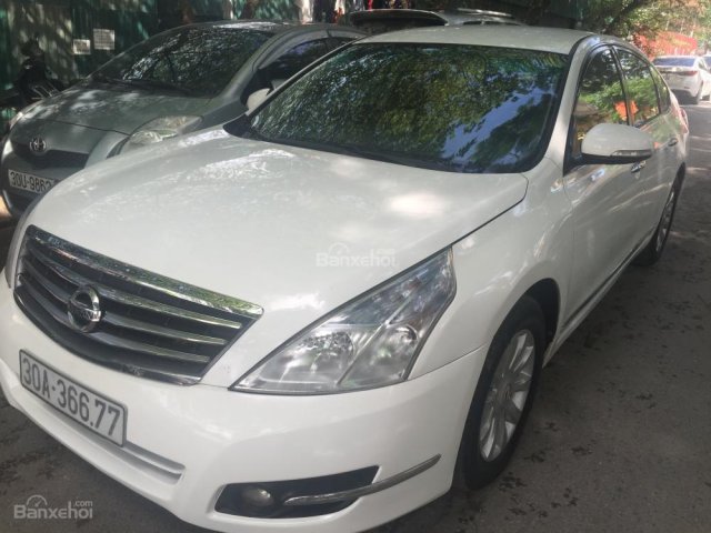 Bán xe Nissan Teana 2.0AT 2010, màu trắng, xe nhập