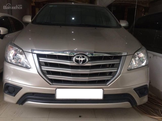 Cần bán Toyota Innova 2.0E, sản xuất 2015