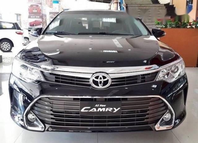 Cần bán xe Toyota Camry 2.5Q đời 2017, màu đen