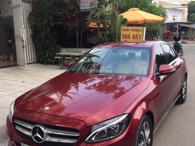 Cần bán xe Mercedes C200 sản xuất 2015, màu đỏ còn mới