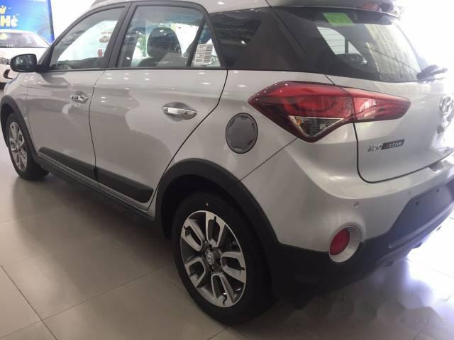 Bán Hyundai i20 Active đời 2017, màu trắng, 608 triệu