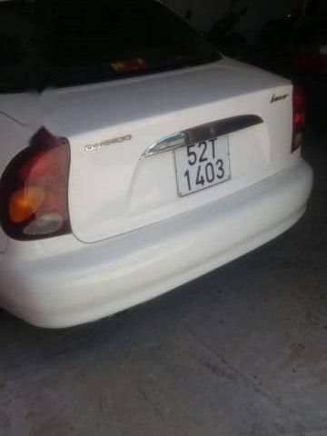 Cần bán Daewoo Lanos đời 2001, màu trắng