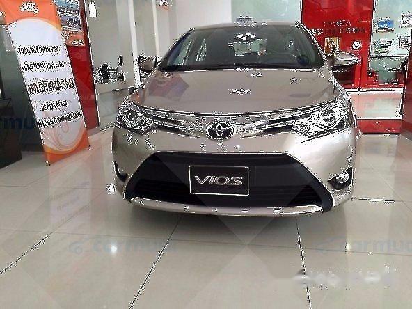 Bán xe Toyota Vios đời 2017, màu bạc, 572tr