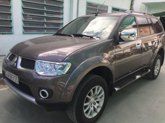 Cần bán xe Mitsubishi Pajero đời 2014, màu xám số tự động