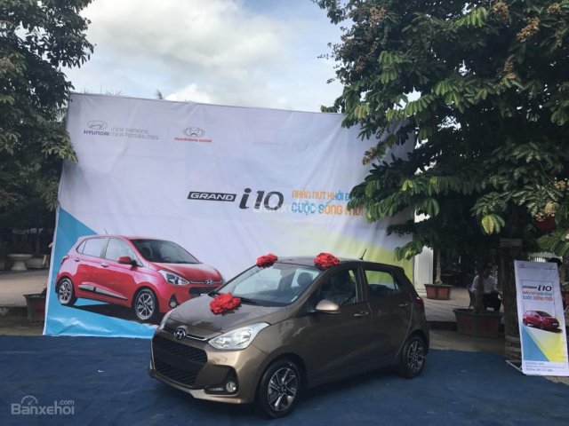 Bán Hyundai Grand i10 đời 2017, màu nâu