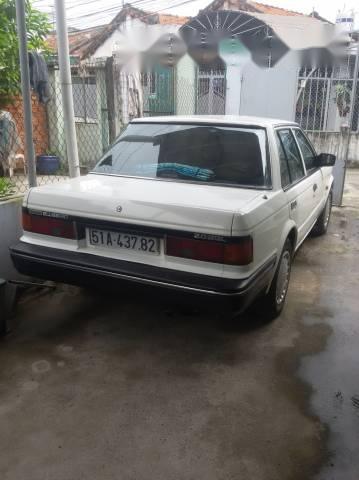 Bán xe Nissan Bluebird đời 1988, màu trắng