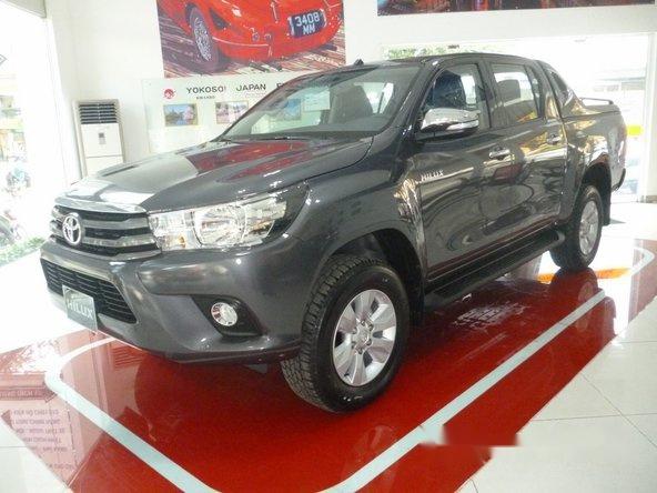 Bán Toyota Hilux 2.4E MT sản xuất 2017, 697 triệu