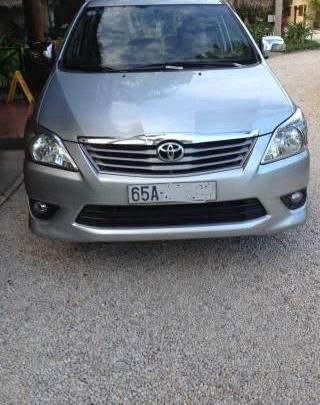 Bán xe cũ Toyota Innova E đời 2012, màu bạc số sàn, 590 triệu