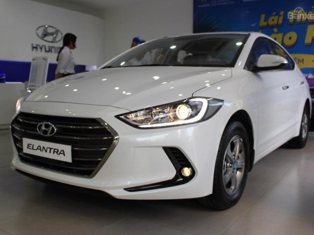 Bán ô tô Hyundai Elantra 1.6MT mới 100%, màu trắng, bao giá toàn quốc