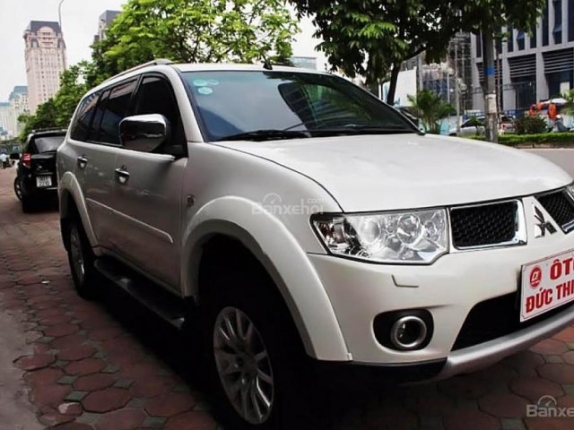 Cần bán gấp Mitsubishi Pajero Sport 3.0AT đời 2012, màu trắng