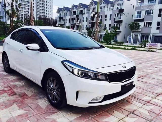 Cần bán xe Kia Cerato 1.6 MT đời 2016, màu trắng