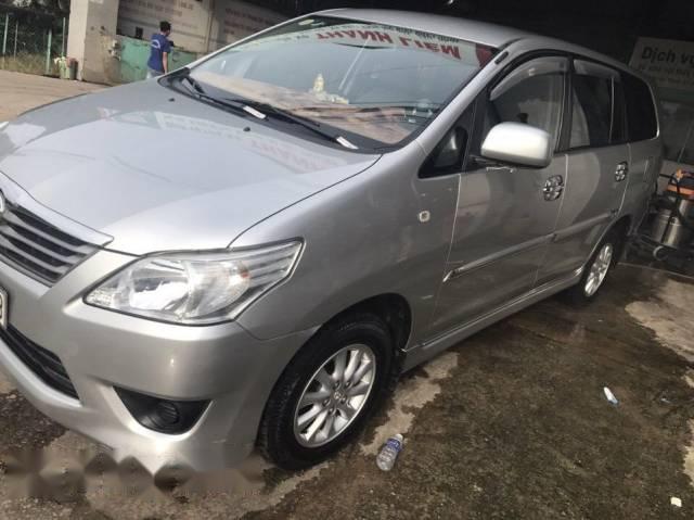 Bán Toyota Innova 2.0 E đời 2013, màu bạc 