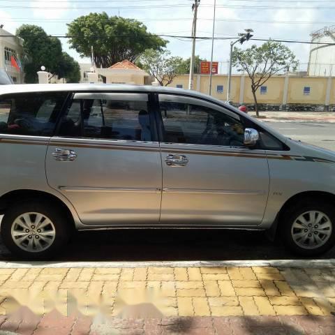 Cần bán Toyota Innova đời 2010, màu bạc