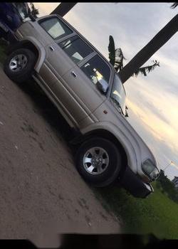 Cần bán Toyota Land Cruiser đời 1998, màu vàng số sàn, giá 280tr