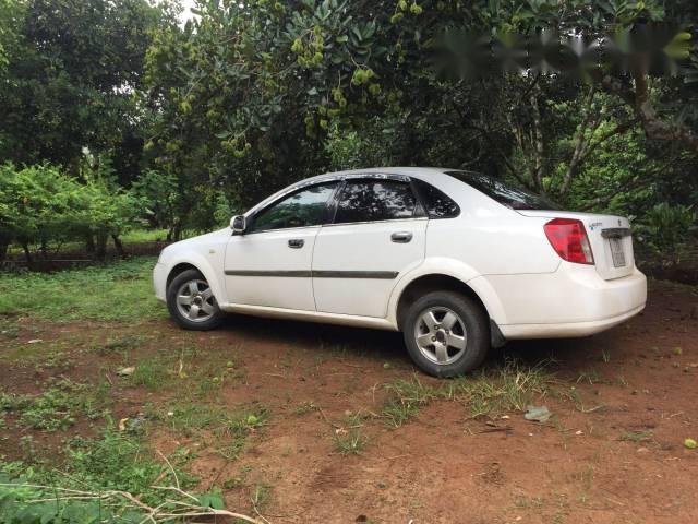 Cần bán gấp Daewoo Lacetti đời 2005, màu trắng chính chủ