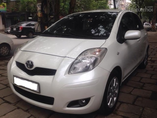 Bán xe Toyota Yaris đời 2010, màu trắng ngọc trai, nhập khẩu