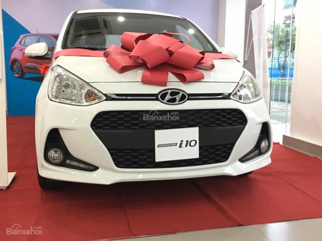 Hyundai Grand i10 1.0 AT đời 2018, màu trắng. Xe mới 100%, trả góp 85%, LH Hương: 0902.608.293