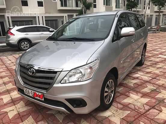 Cần bán Toyota Innova E MT đời 2015, màu bạc xe cực chất