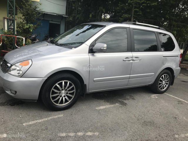 Kia Carnival đời 2011, xe còn tốt, giá 590tr