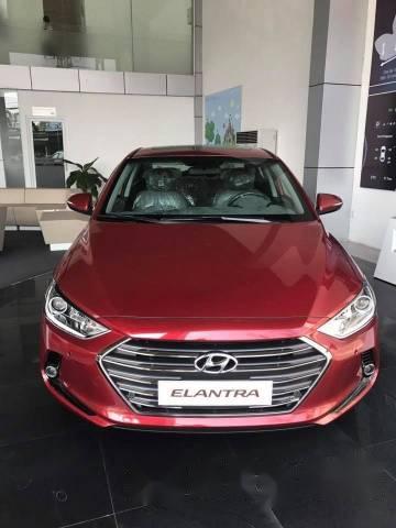 Bán ô tô Hyundai Elantra đời 2017, màu đỏ, 585 triệu