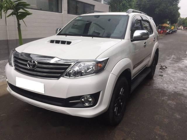 Bán Toyota Fortuner G đời 2016, màu trắng số sàn