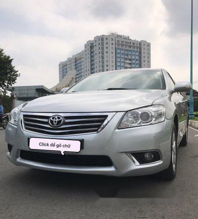 Bán xe cũ Toyota Camry đời 2010, màu bạc số tự động, giá 675tr