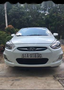 Bán xe Hyundai Accent đời 2012, màu trắng số tự động, 450 triệu