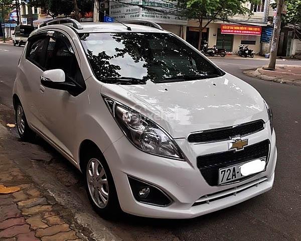 Cần bán Chevrolet Spark LTZ 1.0 AT đời 2015, màu trắng còn mới, giá 315tr