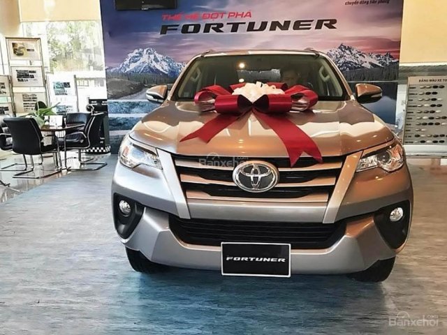 Bán Toyota Fortuner 2.4G 4x2 MT đời 2017, màu bạc, nhập khẩu nguyên chiếc, giá chỉ 981 triệu